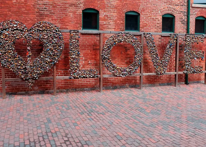 Holiday Inn Express Toronto Downtown By Ihg